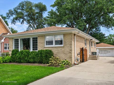 Tiny photo for 8211 Mango Avenue, Morton Grove, IL 60053 (MLS # 12736000)