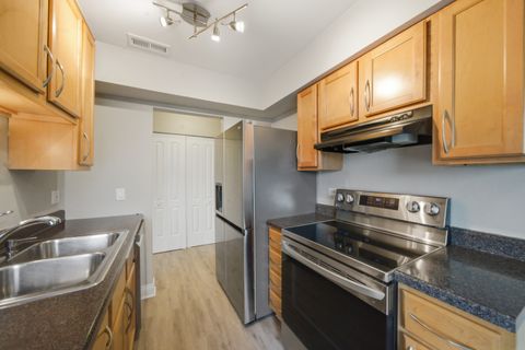 Tiny photo for 900 Perrie Drive #204, Elk Grove Village, IL 60007 (MLS # 12626254)