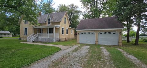 Photo of 401 N 2nd Avenue, Chenoa, IL 61726 (MLS # 12406675) Photo of 401 N 2nd Avenue, Chenoa, IL 61726 (MLS # 12406675)