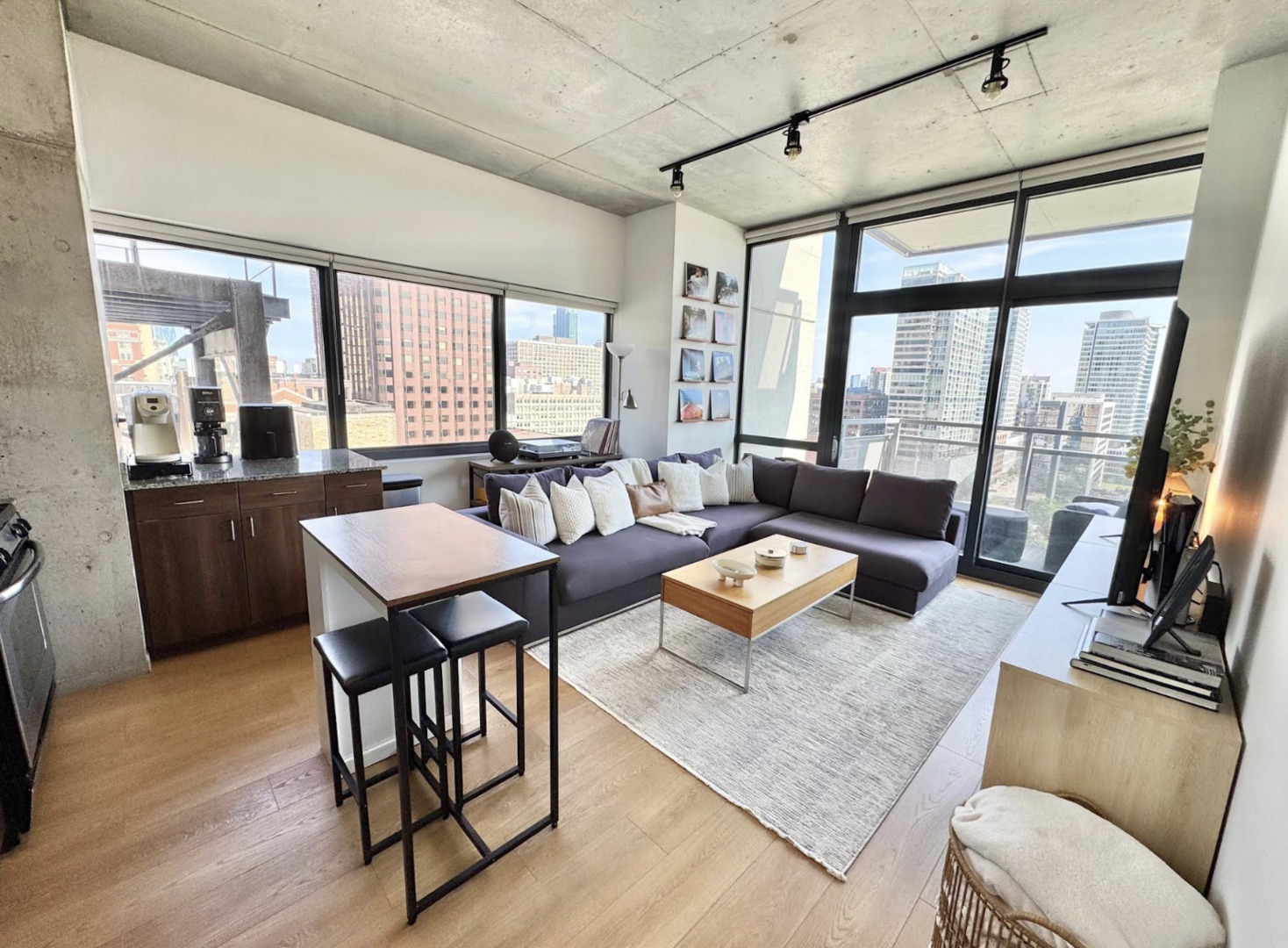 235 W Van Buren Street 1703