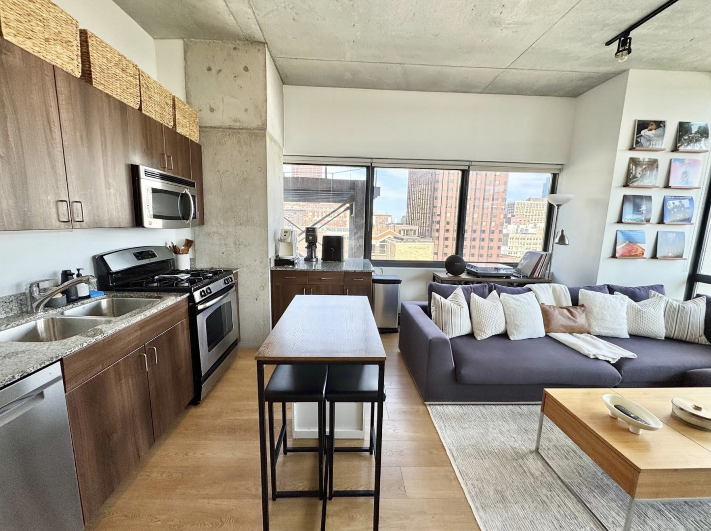 235 W Van Buren Street 1703