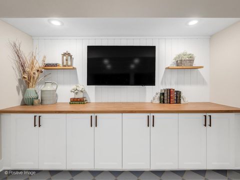 Tiny photo for 871 S Chatham Avenue, Elmhurst, IL 60126 (MLS # 12612326)