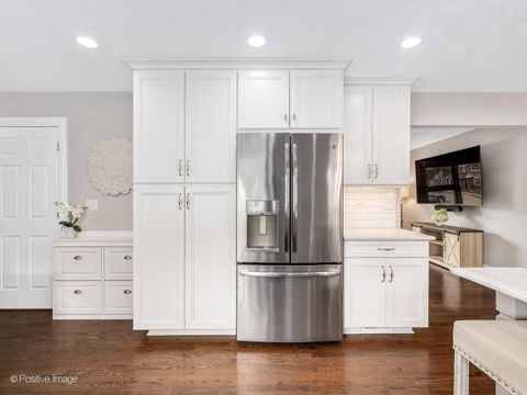 Tiny photo for 871 S Chatham Avenue, Elmhurst, IL 60126 (MLS # 12612326)