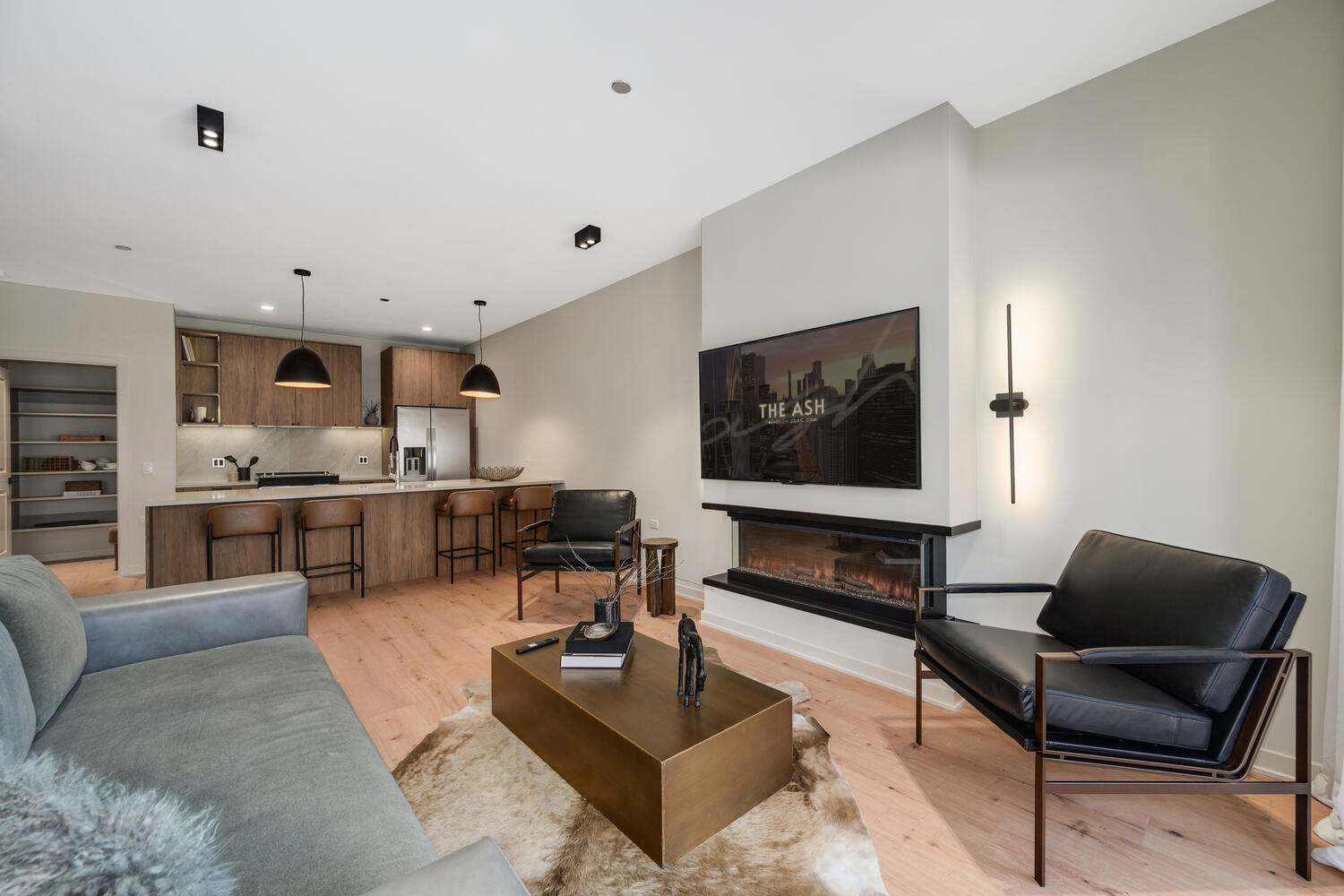 1257 N ASHLAND Avenue 403