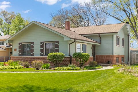 Photo of 256 S Ellyn Avenue, Glen Ellyn, IL 60137 (MLS # 12613502)