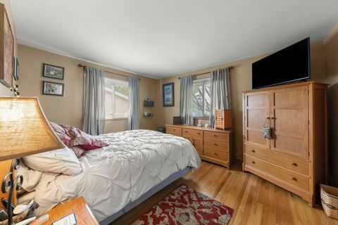Tiny photo for 256 S Ellyn Avenue, Glen Ellyn, IL 60137 (MLS # 12613502)