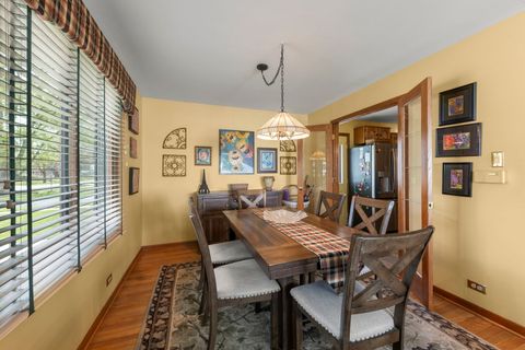 Tiny photo for 256 S Ellyn Avenue, Glen Ellyn, IL 60137 (MLS # 12613502)