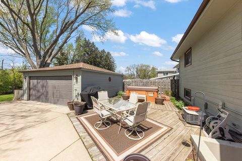 Tiny photo for 256 S Ellyn Avenue, Glen Ellyn, IL 60137 (MLS # 12613502)