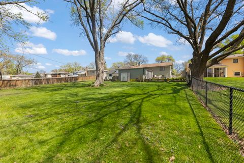 Tiny photo for 256 S Ellyn Avenue, Glen Ellyn, IL 60137 (MLS # 12613502)