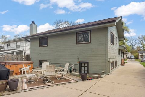 Tiny photo for 256 S Ellyn Avenue, Glen Ellyn, IL 60137 (MLS # 12613502)