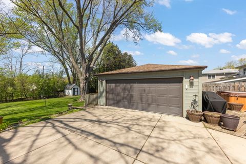 Tiny photo for 256 S Ellyn Avenue, Glen Ellyn, IL 60137 (MLS # 12613502)