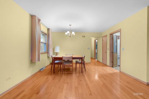 Tiny photo for 910 S Robert Drive, Mount Prospect, IL 60056 (MLS # 12589072)