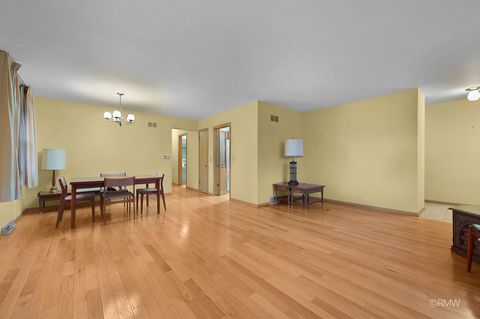 Tiny photo for 910 S Robert Drive, Mount Prospect, IL 60056 (MLS # 12589072)