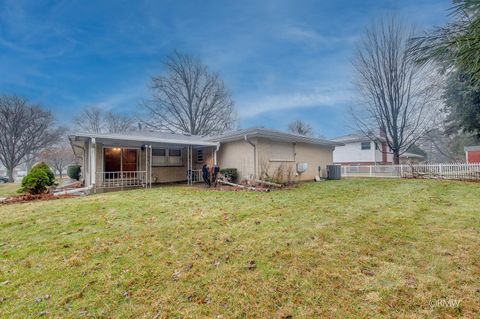 Tiny photo for 910 S Robert Drive, Mount Prospect, IL 60056 (MLS # 12589072)