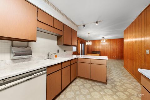 Tiny photo for 910 S Robert Drive, Mount Prospect, IL 60056 (MLS # 12589072)