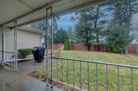 Tiny photo for 910 S Robert Drive, Mount Prospect, IL 60056 (MLS # 12589072)