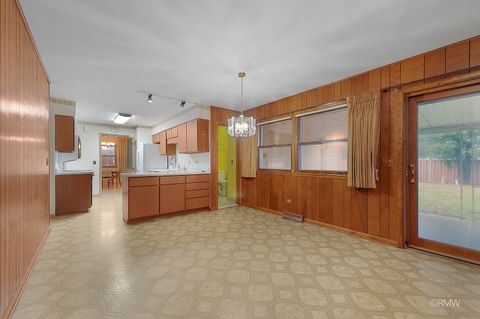 Tiny photo for 910 S Robert Drive, Mount Prospect, IL 60056 (MLS # 12589072)