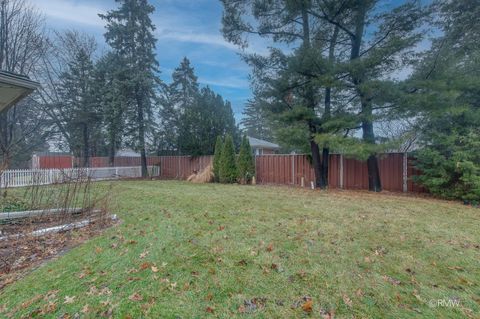 Tiny photo for 910 S Robert Drive, Mount Prospect, IL 60056 (MLS # 12589072)