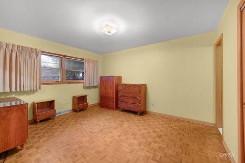 Tiny photo for 910 S Robert Drive, Mount Prospect, IL 60056 (MLS # 12589072)