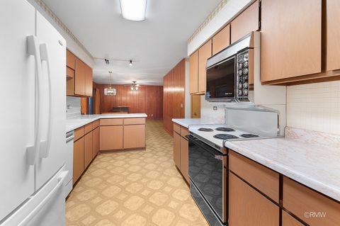 Tiny photo for 910 S Robert Drive, Mount Prospect, IL 60056 (MLS # 12589072)