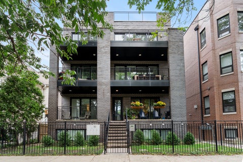 Photo of 2422 W Lyndale Street #3, Chicago, IL 60647 (MLS # 12770037)