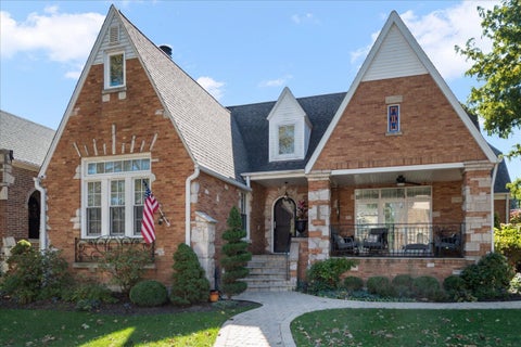 Photo of 2715 W Morse Avenue, Chicago, IL 60645 (MLS # 12788872)