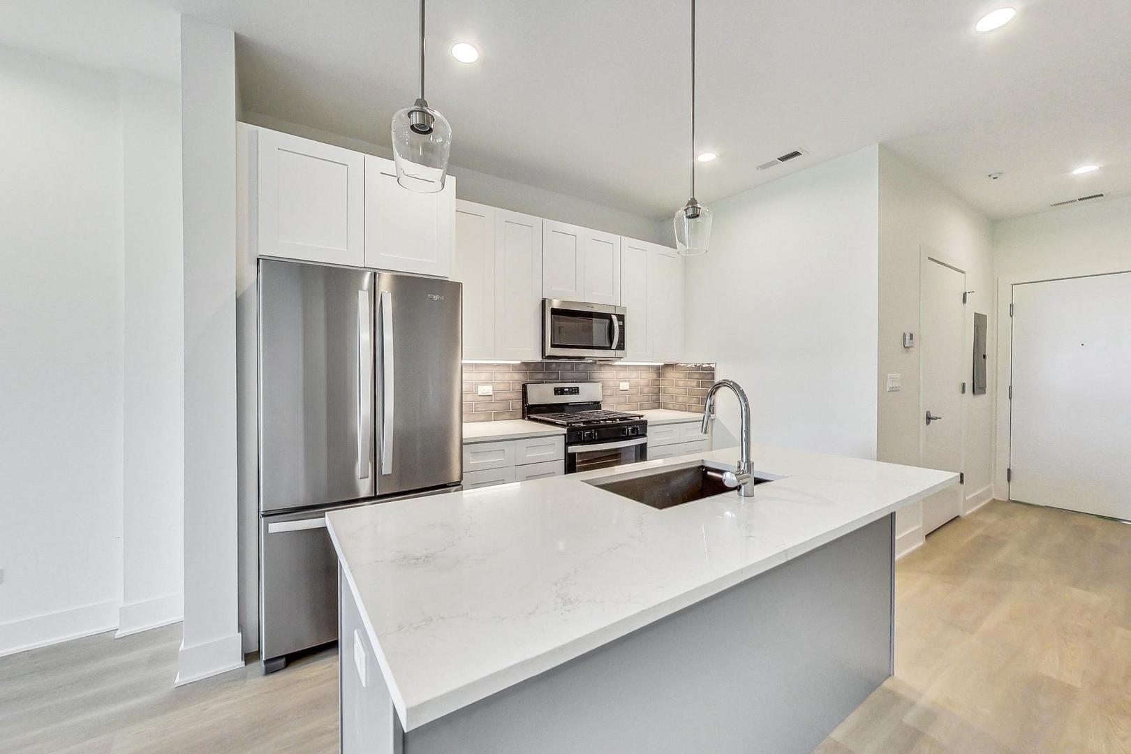 3355 N Southport Avenue 2F