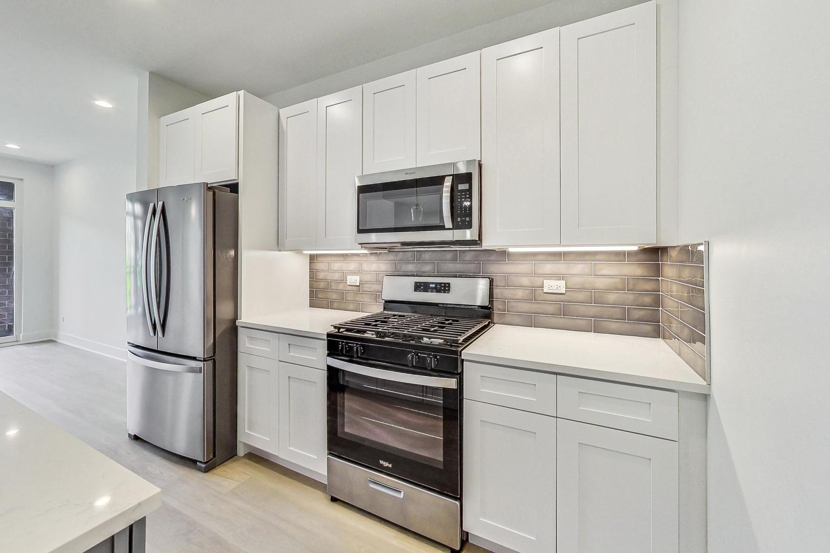 3355 N Southport Avenue 2F