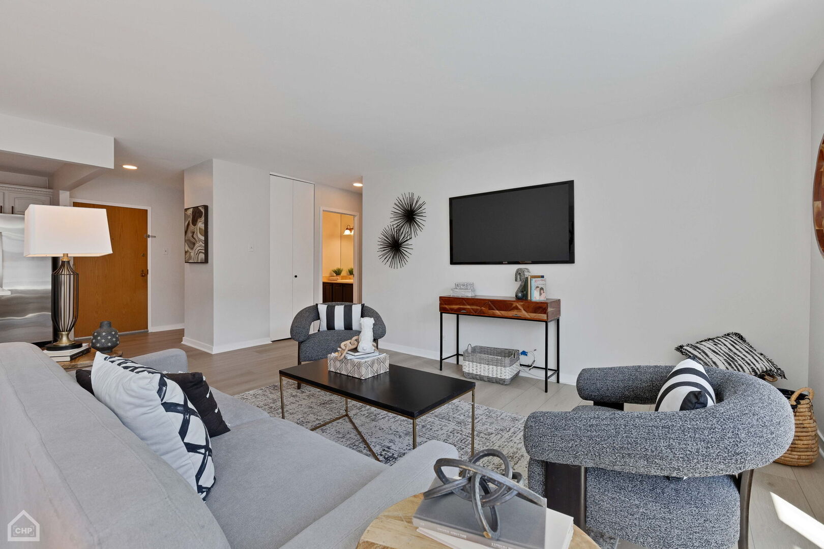 211 E Ohio Street 2610