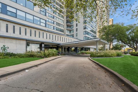 Tiny photo for 3440 N Lake Shore Drive #8C, Chicago, IL 60657 (MLS # 12488185)