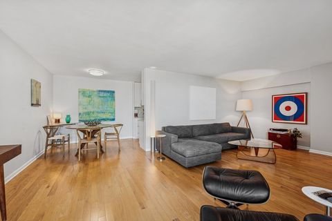 Tiny photo for 3440 N Lake Shore Drive #8C, Chicago, IL 60657 (MLS # 12488185)