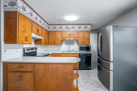 Tiny photo for 3410 Greenbrier Drive, Bettendorf, IA 52722 (MLS # 12639096)