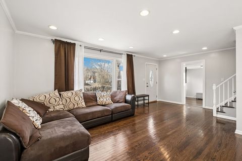 Tiny photo for 213 S Dryden Place, Arlington Heights, IL 60004 (MLS # 12582651)