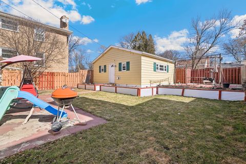 Tiny photo for 213 S Dryden Place, Arlington Heights, IL 60004 (MLS # 12582651)