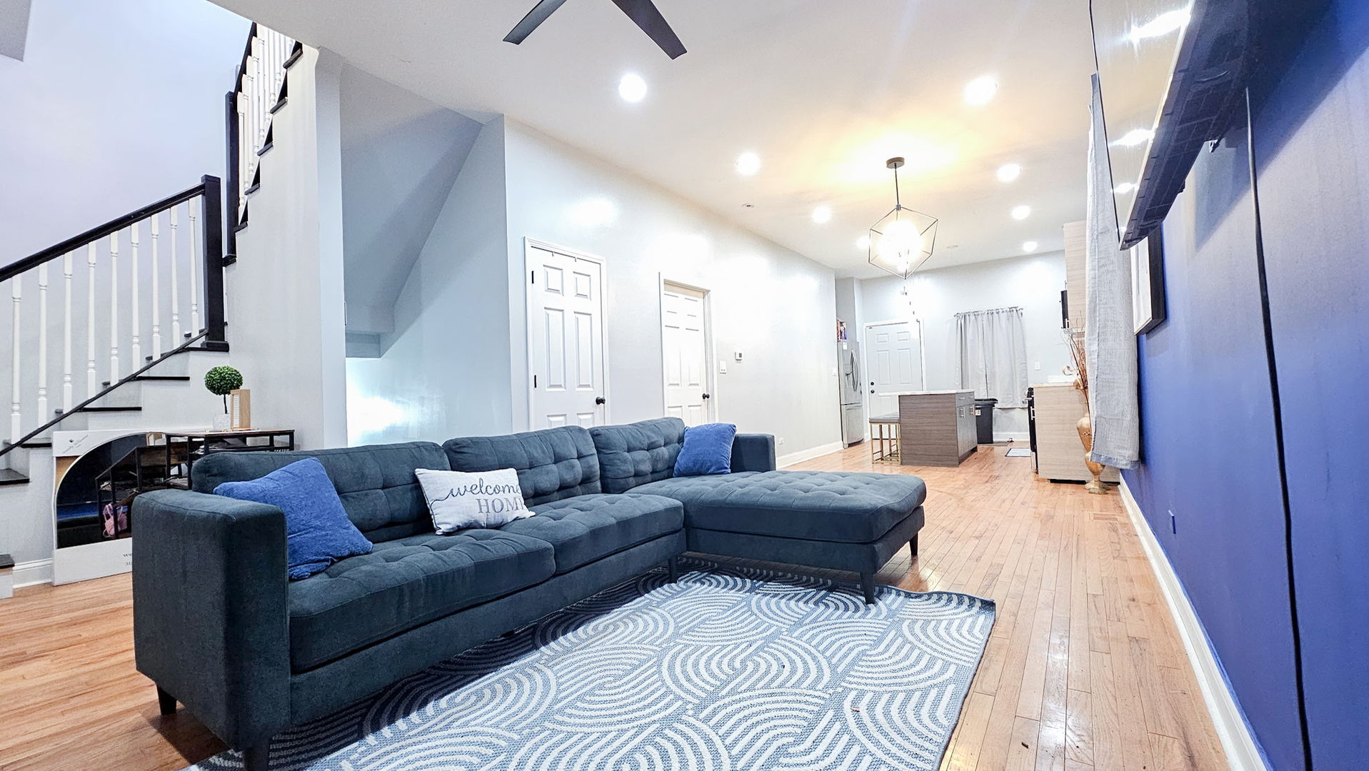 907 N Leamington Avenue