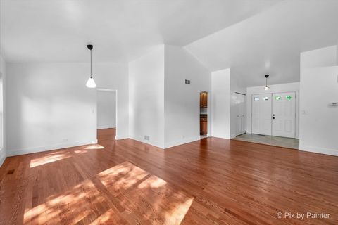 Tiny photo for 1030 Woodbridge Drive, Cary, IL 60013 (MLS # 12483404)