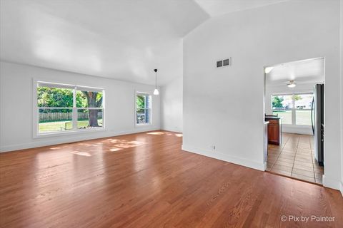 Tiny photo for 1030 Woodbridge Drive, Cary, IL 60013 (MLS # 12483404)