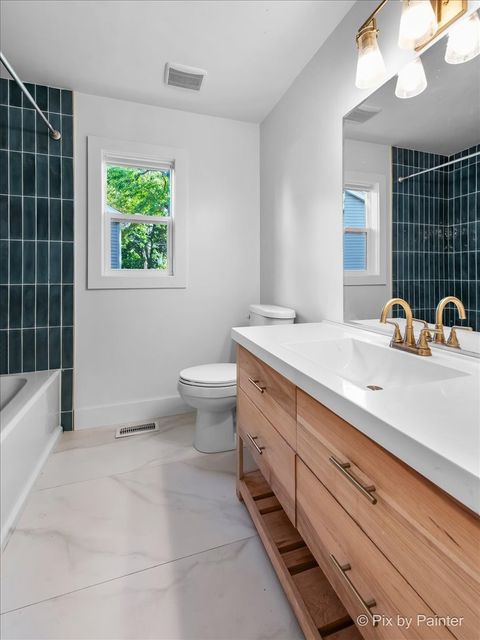 Tiny photo for 1030 Woodbridge Drive, Cary, IL 60013 (MLS # 12483404)