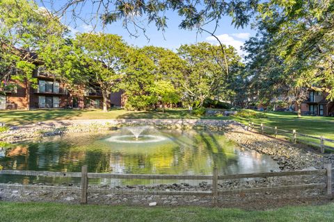 Tiny photo for 201 E Janata Boulevard #1A, Lombard, IL 60148 (MLS # 12501447)