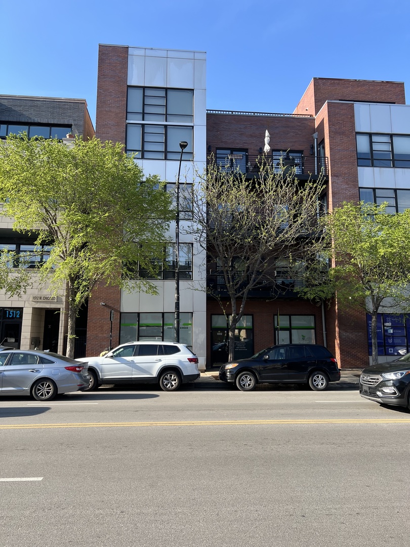 1502 W Chicago Avenue