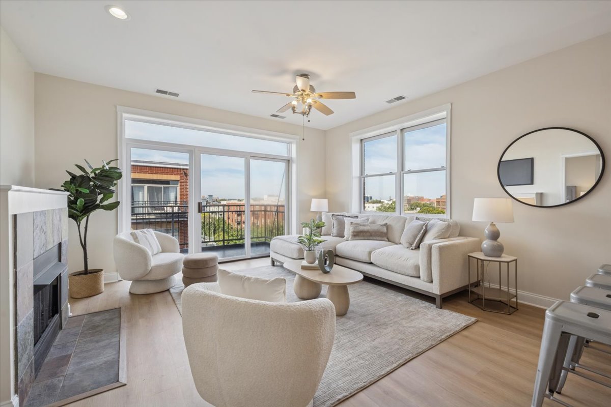 2310 W St. Paul Avenue 601