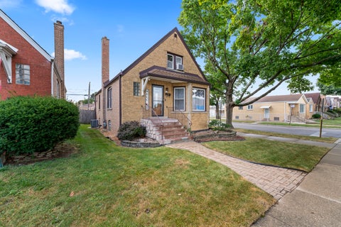 Tiny photo for 5300 S Narragansett Avenue, Chicago, IL 60638 (MLS # 12764485)