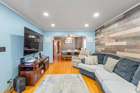 Tiny photo for 5300 S Narragansett Avenue, Chicago, IL 60638 (MLS # 12764485)