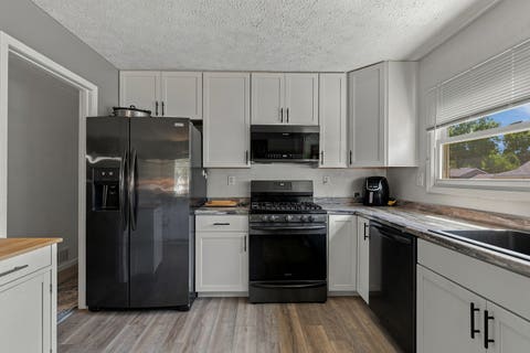 Tiny photo for 5710 N Fillmore Street, Davenport, IA 52806 (MLS # 12738981)