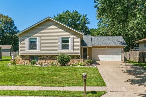 Photo of 5710 N Fillmore Street, Davenport, IA 52806 (MLS # 12738981)