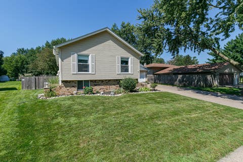 Tiny photo for 5710 N Fillmore Street, Davenport, IA 52806 (MLS # 12738981)