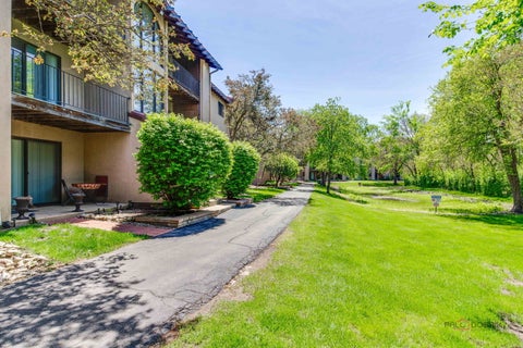 Tiny photo for 21W581 NORTH Avenue #5, Lombard, IL 60148 (MLS # 12693811)