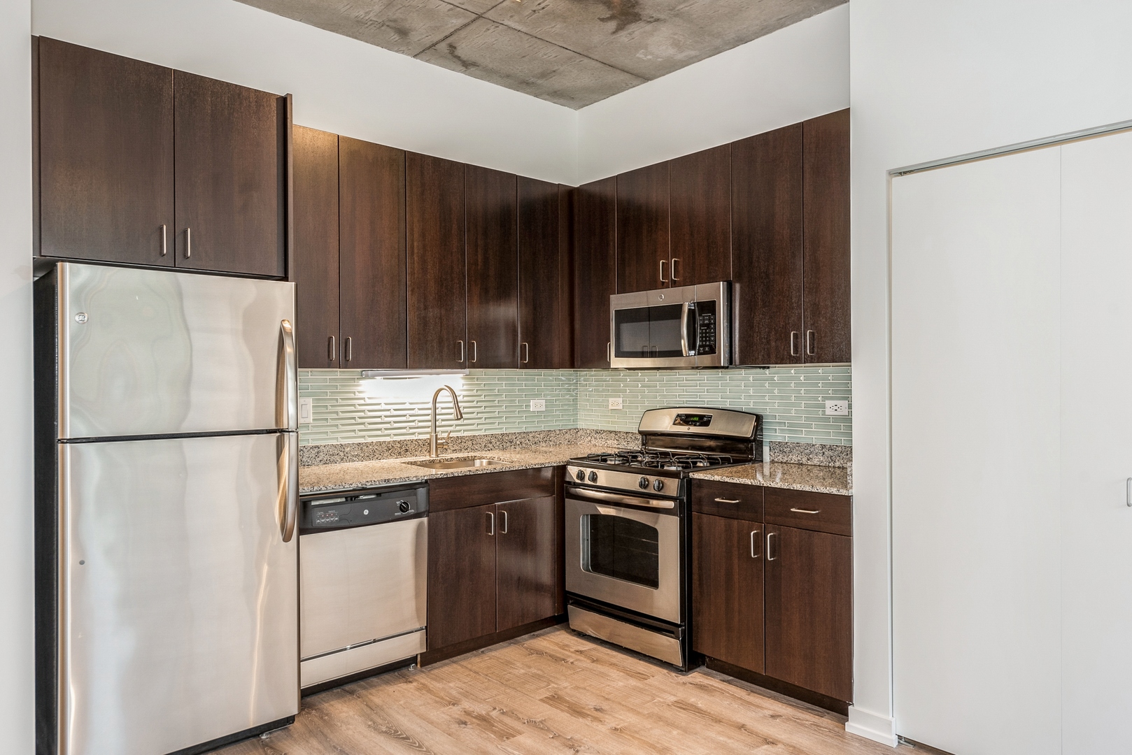 235 W Van Buren Street 1418