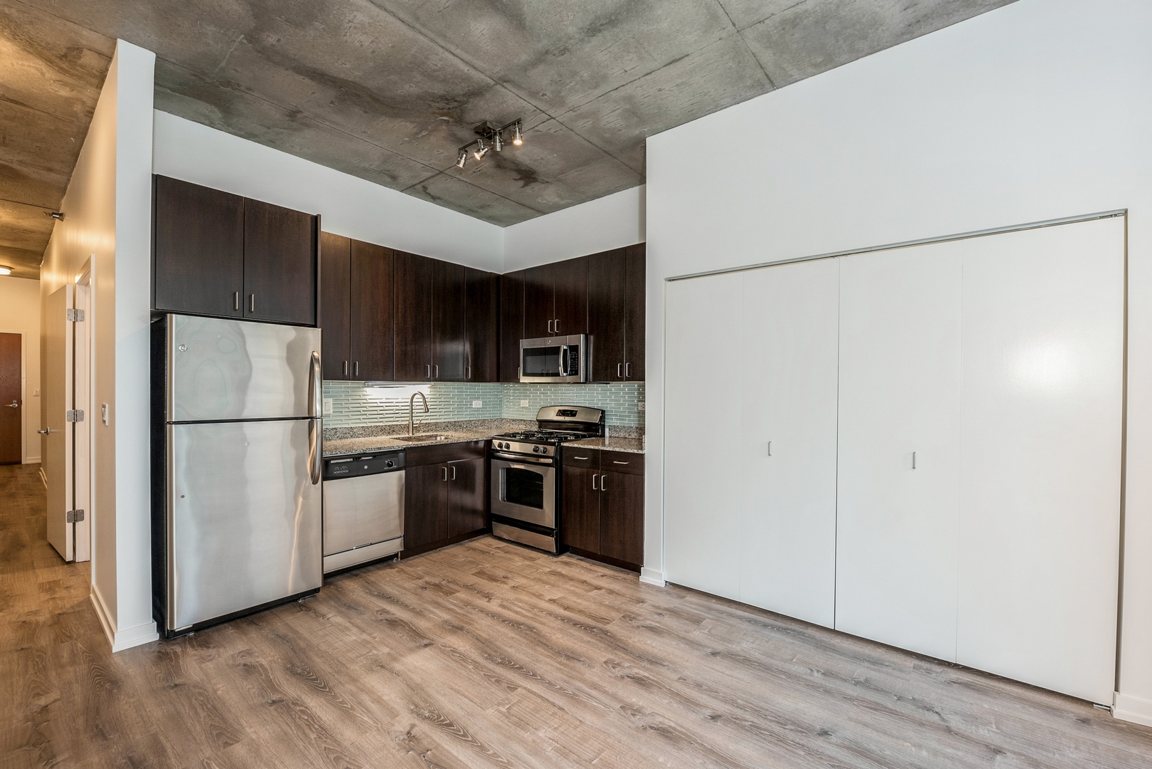 235 W Van Buren Street 1418