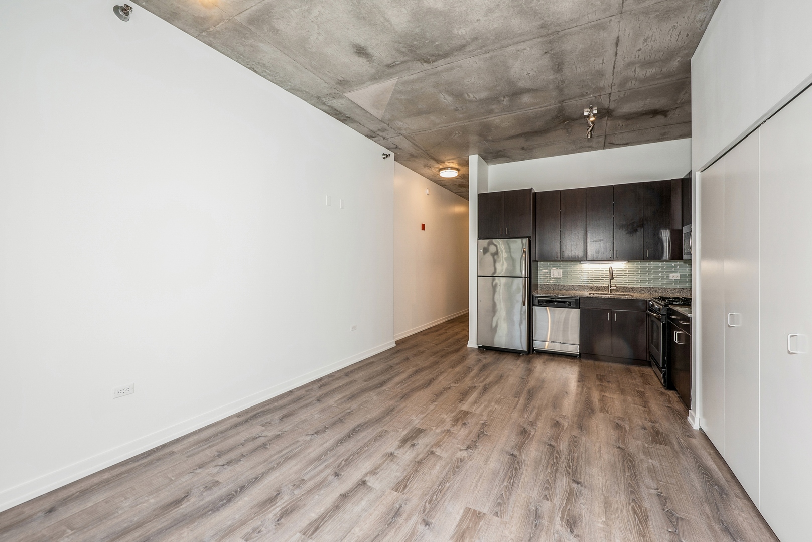 235 W Van Buren Street 1418
